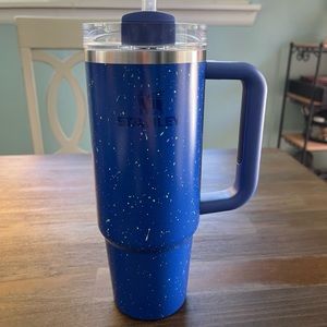 EUC 30 ounce Stanley Iris Speckle